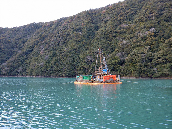 静岡県佐久間ダムでの調査風景